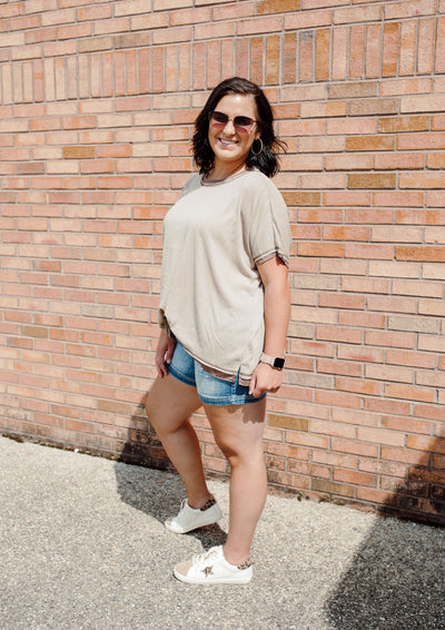 Need to Know Two-Tone Short Sleeve Top